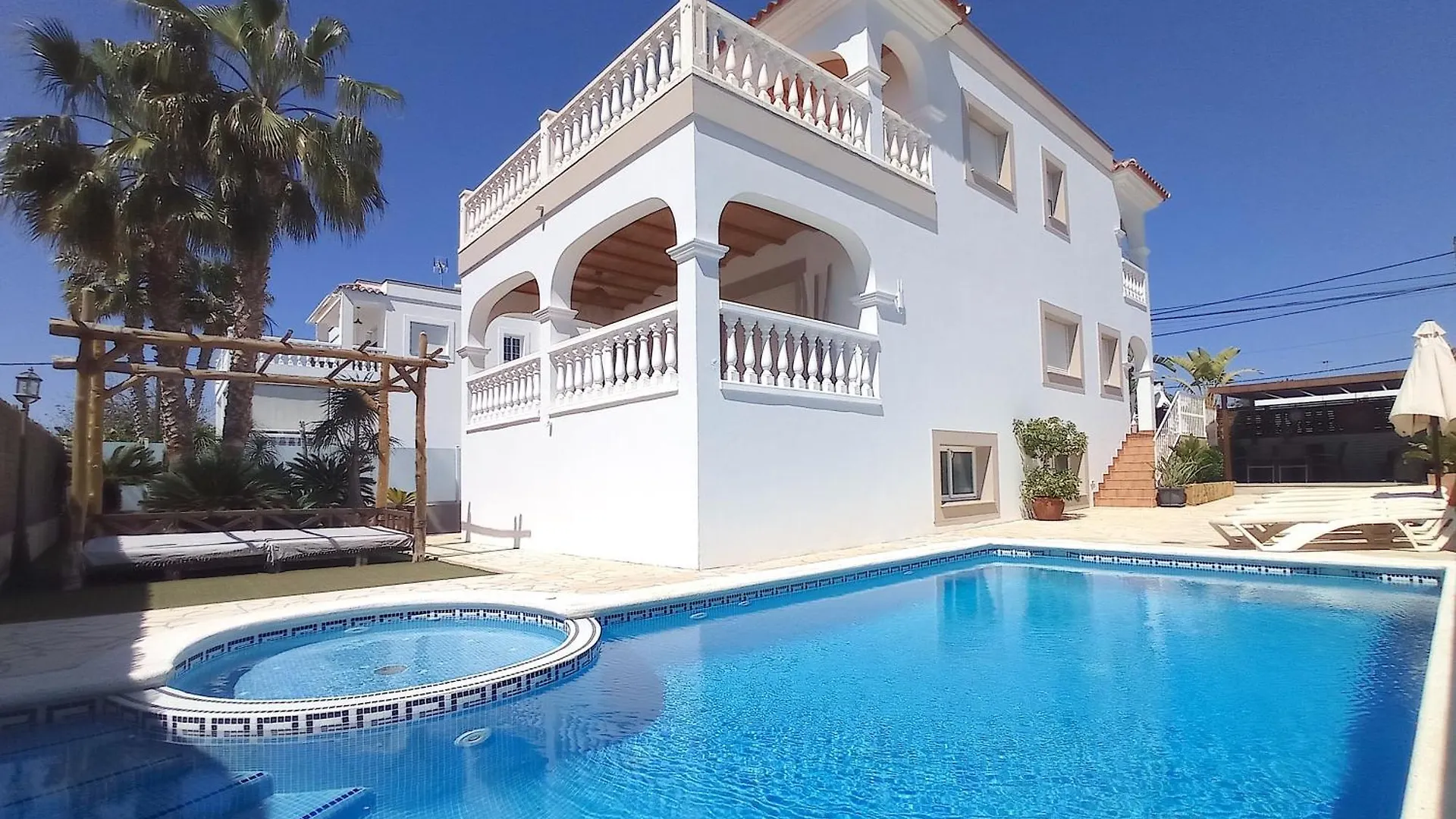 Inibiza Villas - Villa Juncos location